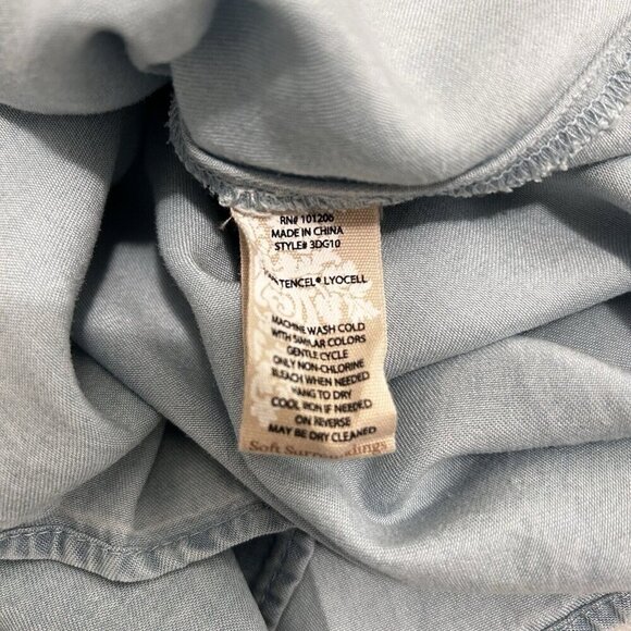 Soft Surroundings Top Womens PM Blue Bell Sleeve Chambray Cottagecore Coastal - Picture 9 of 10